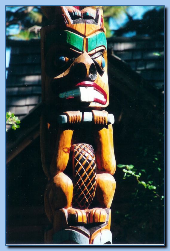 2 093 Totem Traditional Archive 017